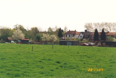 6710 Achterzijde van de woningen en velden gelegen aan de Nieuwenhagerheidestraat ter hoogte van de provinciale weg ...