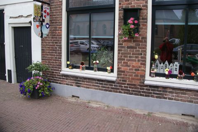 230 Versierde straten in Vollenhove tijdens de feestweek. In plaats van het jaarlijkse bloemencorso, dat door het ...