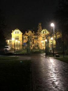 340 Kerstverlichting in coronatijd. Een verlichte Villa Rams Woerthe in Steenwijk