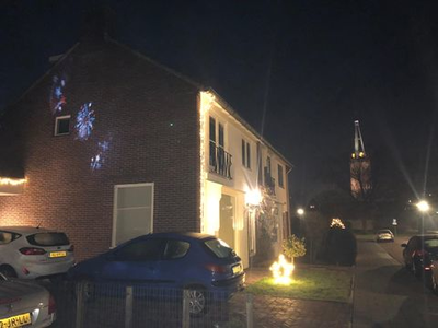 366 Vuurwerk geprojecteerd op een huis aan de Nicolaas ter Maethstraat in Steenwijk op oudjaarsdag. In verband met het ...