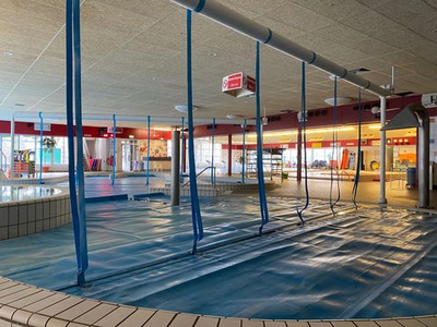 372 Zwembad de Waterwyck in Steenwijk in coronatijd. Het zwembad is tijdelijk gesloten in verband met het coronavirus.