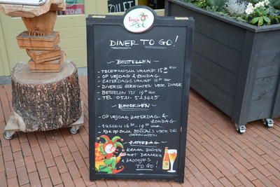 477 Brasserie Zus en Zo op de Markt in Steenwijk biedt een diner to go aan