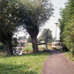 1021 Gezicht op de brug in de Kerklaan te Belt-Schutsloot omstreeks 1990