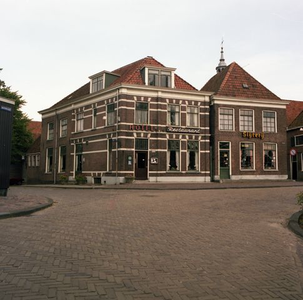 1300 De Zeedijk te Blokzijl met hotel-restaurant Van Ens 