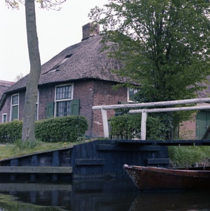 1431 Huis aan de Dorpsgracht te Giethoorn
