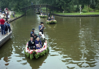 1444 Bruiloft in klederdracht ter ere van 750 jarig bestaan van Giethoorn in 1980