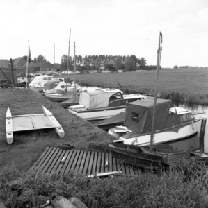 439 Bootjes in een buitenhaven aan de Lage Wal te Blokzijl