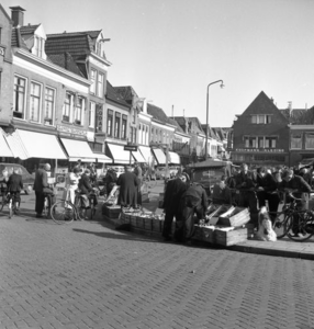 553 Groentemarkt op de Markt te Steenwijk