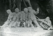 1098 Vier beschonken mannen, keramiek, 1908