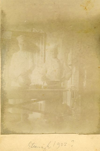 1166 Twee bakkers aan het werk in Steenwijk, vermoedelijk 1905