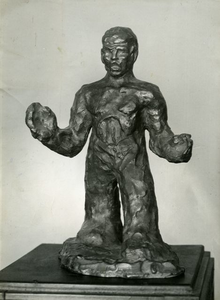 1182 Zingende man, brons, hoog 29 cm, 1927