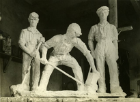 1223 Dijkwerkers, 3 figuren, voorstudie tableau monument Afsluitdijk, 1933-1935