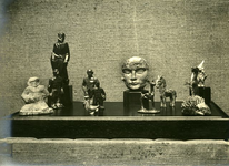 1229 Kleine terracotta beeldjes, geglazuurd, omstreeks 1928