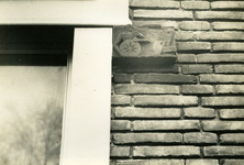 1231 Raamversiering, gebakken aarde, Raadhuis aan de Oudezijds Voorburgwal 197-199 te Amsterdam, 1922-1926