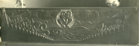 1254 Detail van houtsnijwerk met faun
