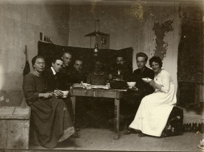 21 Hildo Krop in atelier te Parijs in 1912