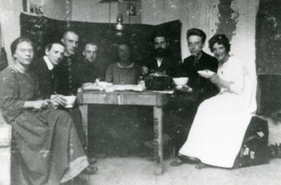 22 Hildo Krop in atelier te Parijs in 1912