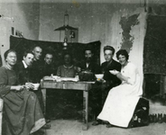 24 Hildo Krop in atelier te Parijs in 1912