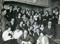 29 Groepsfoto bezoekers van het Jopie-hol omstreeks 1914