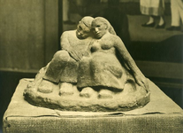 305 Het sentimentele lied , terracotta, 24 cm, 1926