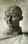 313 Portret mevrouw B. van der Linde - Booleman, terracotta, 32 cm, 1927