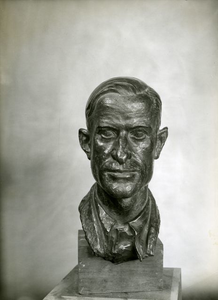 383 Portret van Etienne Bouchaud, brons, 34 cm, 1936