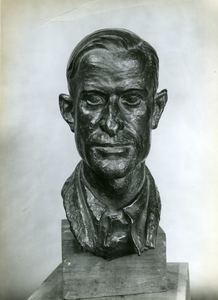 384 Portret van Etienne Bouchaud, brons, 34 cm, 1936