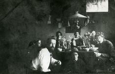 4 Verjaardagspartij Hildo Krop op atelier de Kerkzolder in de Nieuwe Kerkstraat te Amsterdam in 1909