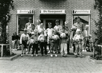 872 Kinderen voor kledingwinkel De Voorpoort te Vollenhove