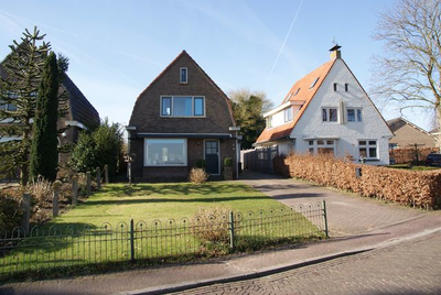 510 Kloosterweg 92 (l) en 90 (r), Sint Jansklooster