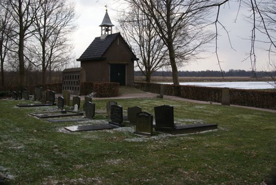 5554 Lageweg 19, Ossenzijl: begraafplaats