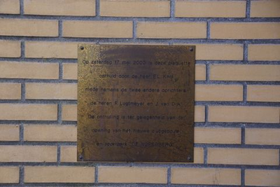 10017 Parallelweg 13, Steenwijk: gevelsteen, gedenkplaat
