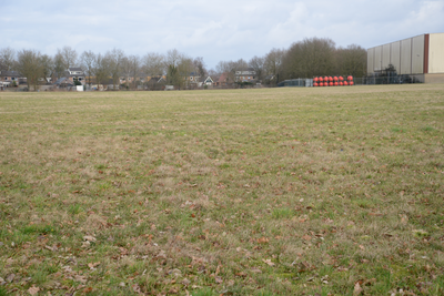 11285 Toekomstige bouwlocatie Steenwijk zuidoost, Meppelerweg. Op de achtergrond is de Kallenkoterallee zichtbaar.