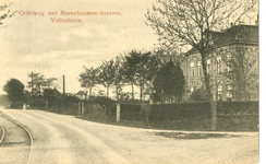 1015 De Grintweg met de Marechaussee-kazerne nabij Vollenhove, [1915]