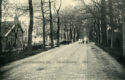 1076 De Rijksstraatweg te Willemsoord omstreeks 1914, [1914]