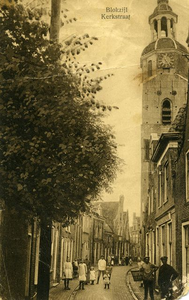 449 De Kerkstraat te Blokzijl omstreeks 1920, [1910-1930]