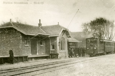 463 Het tramstation te Blokzijl, met stoomtram, 1914