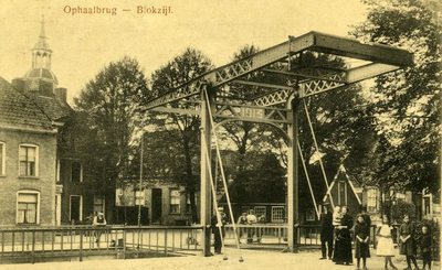 485 De brug in de Zuiderstraat te Blokzijl omstreeks 1915, 1916