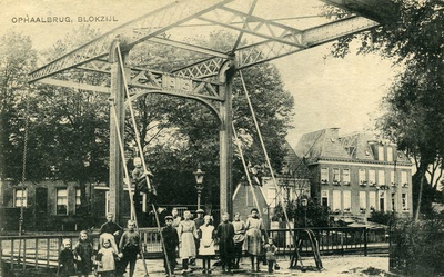 490 De brug in de Zuiderstraat te Blokzijl , [1920]