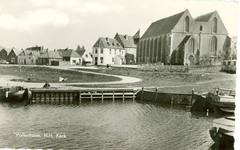 935 Het voormalig raadhuis (nu hotel Seidel) en de Grote- of Sint Nicolaaskerk gezien vanaf de Haven te Vollenhove,