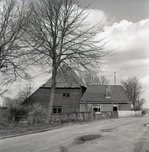 60 Lage Wal te Blokzijl, met de boerderij van de familie Vries, omstreeks 1975