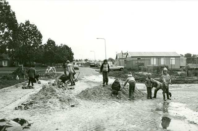 1252 Start woningbouw aan de W. Stokvisstraat, zijstraat van de Jan van Riebeeckstraat, te Steenwijk in 1983