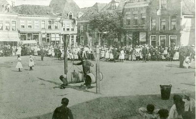 1720 Feestelijkheden op de Markt in Steenwijk bij viering Koninginnedag op 31 augustus 1902