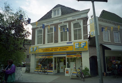 3993 Elektrospeciaalzaak Scheer & Foppen , Kalverstraat 19 (hoek Woldpromenade) te Steenwijk