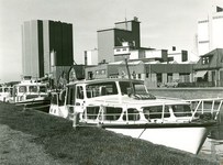 549 Ligplaats voor pleziervaartuigen in het Steenwijkerdiep te Steenwijk in oktober 1985