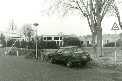 730 Kleuterschool De Kleine Kamp aan de Rembrandtstraat te Steenwijk in 1985