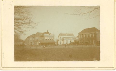 836 Gezicht op de Stationsweg te Steenwijk omstreeks 1900