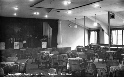 127 De kantine van het Neurose Hospitaal, eind jaren zestig was de kantine al leeg hebben een aantal jongens uit het ...