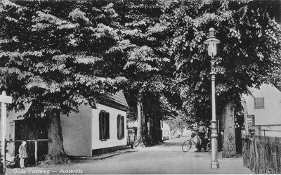 139 Hoek Oude Postweg/Wellingtonweg, links het huis van Tante Gijsje van Nieuwenhuis gesloopt in 1957, en rechts de ...