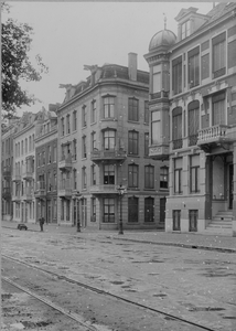  Hoek Amsteldijk 11 en Govert Flinckstraat met de voormalige huisvesting van secretarie van secretaris en ...